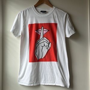 Reclaimed Vintage by ASOS Graphic Pop Art “Shh” Unisex T-Shirt - Size S